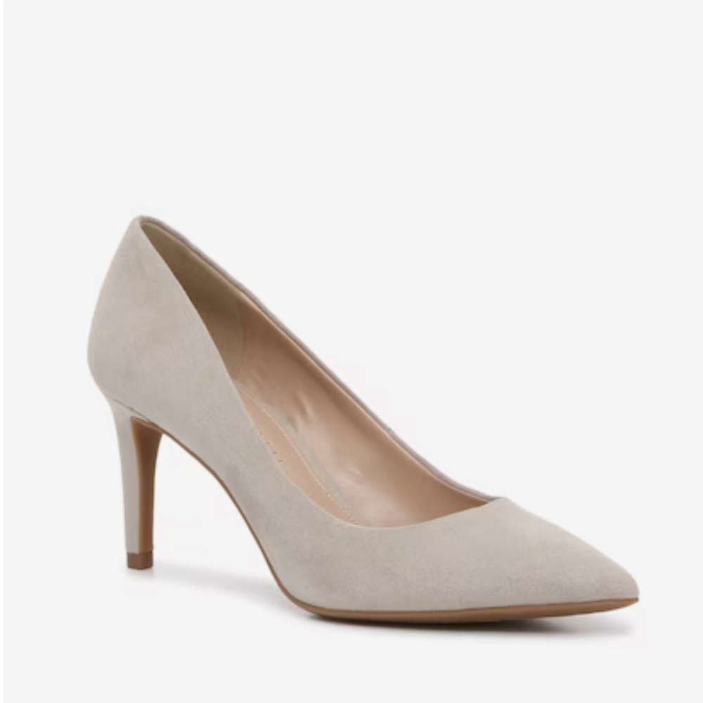 Kelly & Katie Misha Pump Sz 9